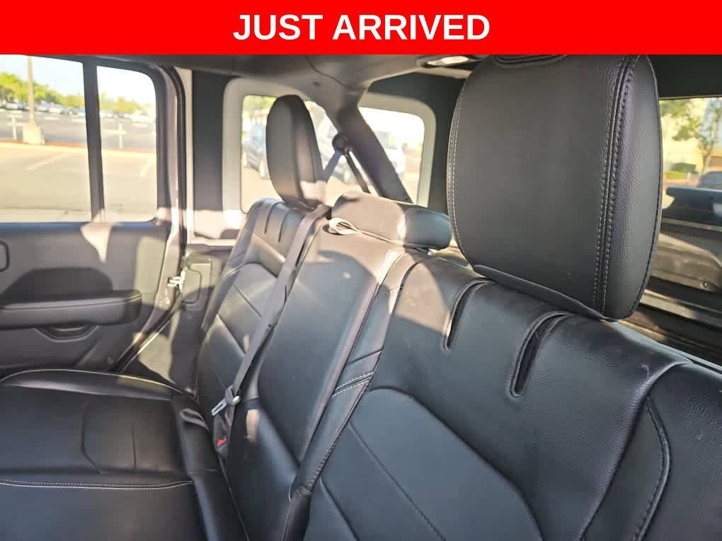 Used 2023 Jeep Wrangler Unlimited Sahara AWD/4WD image 12