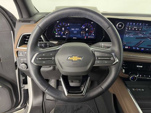 Used 2025 Chevrolet Suburban High Country AWD/4WD image 26