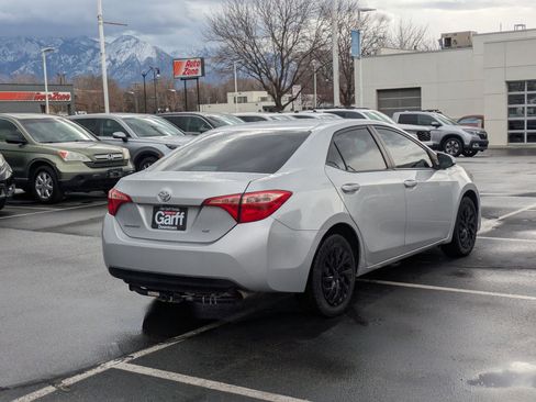 Used 2019 Toyota Corolla LE image 3
