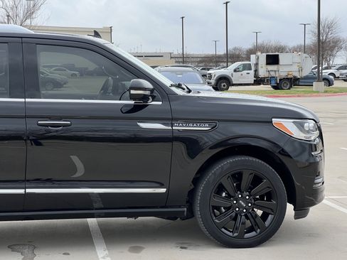 Used 2023 Lincoln Navigator L Reserve image 12