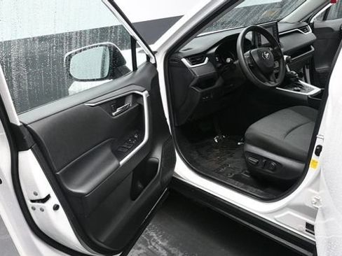 Used 2022 Toyota RAV4 XLE AWD/4WD image 27