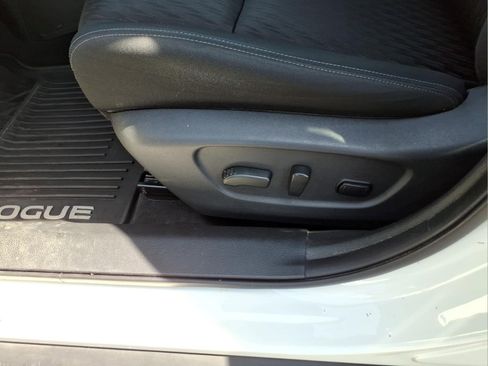 Used 2020 Nissan Rogue SV AWD/4WD image 16