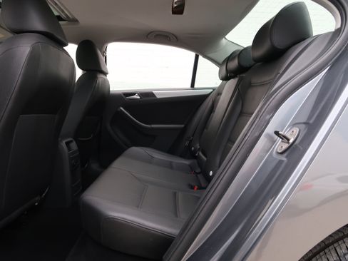 Used 2012 Volkswagen Jetta TDI FWD image 32