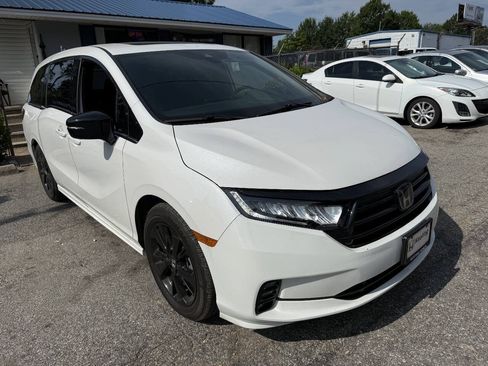 Used 2024 Honda Odyssey Sport image 3