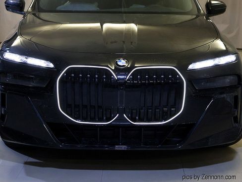 Used 2026 BMW 760i xDrive w/ Executive Package image 6