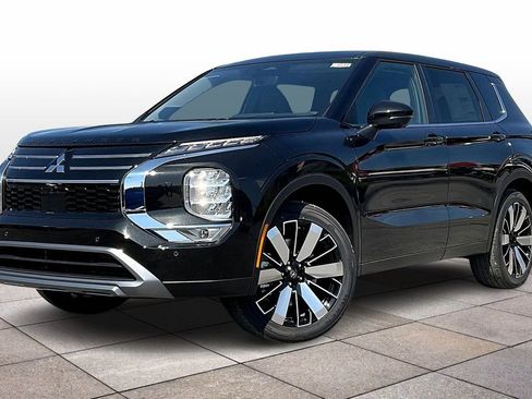 New 2025 Mitsubishi Outlander SE image 2