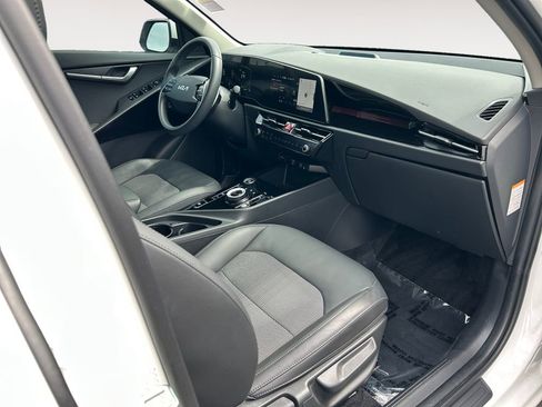 Used 2023 Kia Niro EX FWD image 27