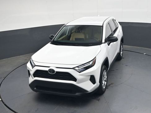 Used 2025 Toyota RAV4 LE FWD image 17