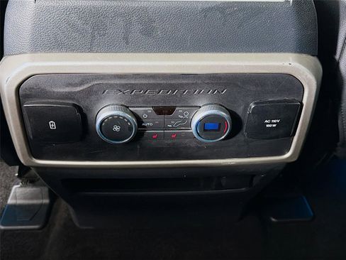 Used 2022 Ford Expedition Limited AWD/4WD image 27