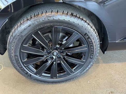 Certified 2023 Land Rover Range Rover Long Wheelbase Autobiography AWD/4WD image 9