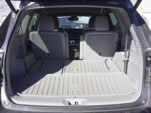 Used 2018 Toyota Highlander XLE image 31