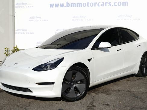 Used 2023 Tesla Model 3 Standard Range image 2
