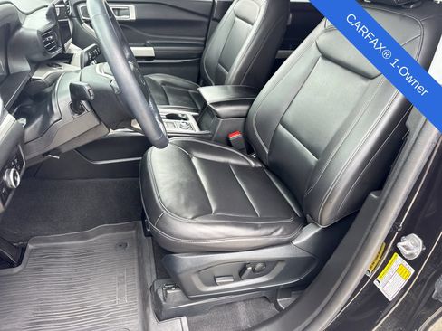Used 2023 Ford Explorer XLT w/ Equipment Group 202A AWD/4WD image 19