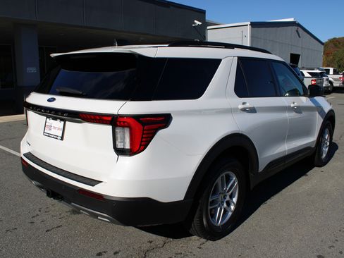 New 2026 Ford Explorer Active w/ Active Comfort Package image 10