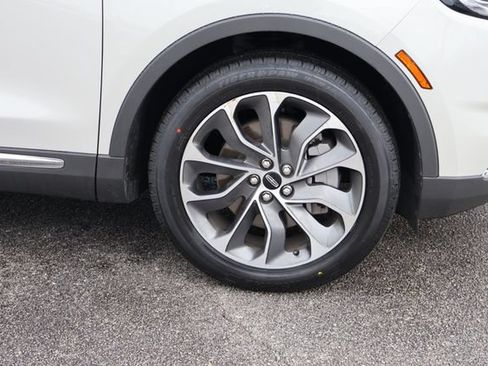 Certified 2022 Lincoln Nautilus Reserve FWD image 9