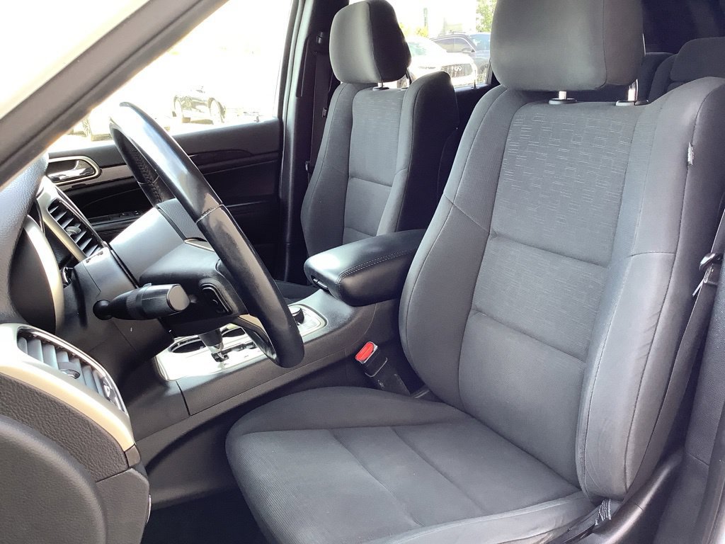 Used 2013 Jeep Grand Cherokee Laredo w/ Laredo E Group AWD/4WD image 4