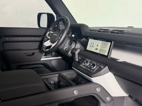 New 2024 Land Rover Defender 110 S image 21