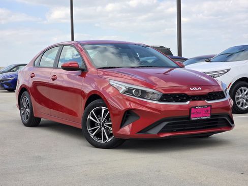Used 2024 Kia Forte LXS image 1