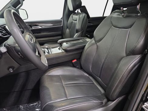 Used 2022 Jeep Wagoneer Series III w/ Premium Group I AWD/4WD image 13