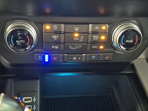Used 2019 Ford F150 Platinum w/ Equipment Group 701A Luxury AWD/4WD image 23