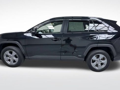 Used 2022 Toyota RAV4 LE AWD/4WD image 5