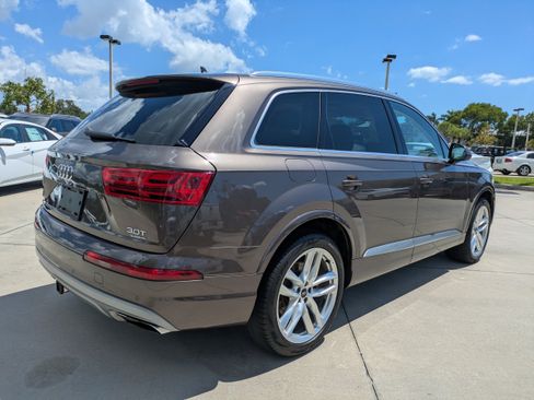 Used 2017 Audi Q7 3.0T Prestige w/ Prestige Package AWD/4WD image 2