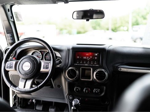 Used 2016 Jeep Wrangler Unlimited Sport w/ Connectivity Group AWD/4WD image 10