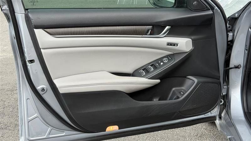 Used 2018 Honda Accord Touring image 21