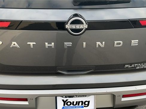 Used 2023 Nissan Pathfinder Platinum image 10