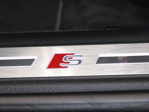 Used 2024 Audi S8 image 23