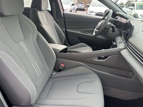 Used 2023 Hyundai Elantra SEL w/ Convenience Package image 13