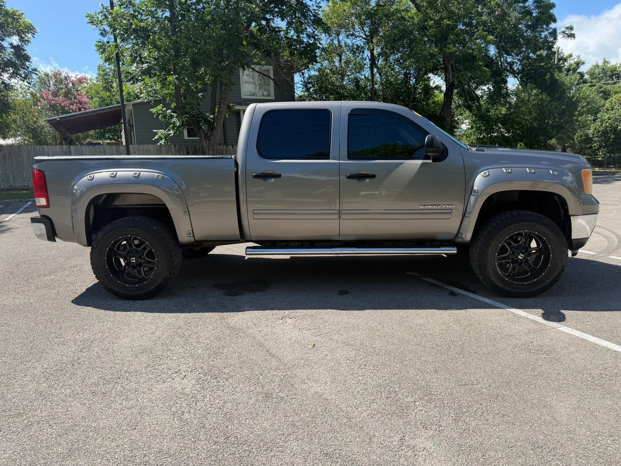 Used 2014 GMC Sierra 2500 SLE w/ SLE Preferred Package AWD/4WD image 4