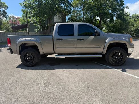 Used 2014 GMC Sierra 2500 SLE w/ SLE Preferred Package AWD/4WD image 4