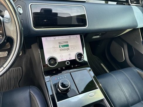 Used 2019 Land Rover Range Rover Velar R-Dynamic SE AWD/4WD image 17