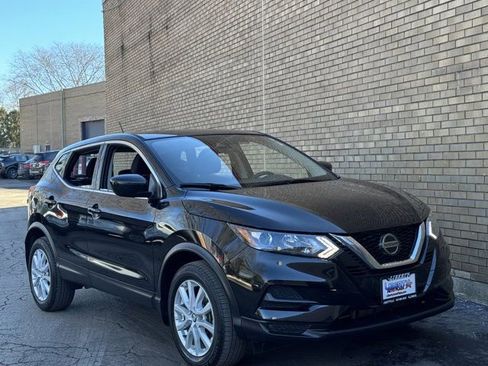 Used 2022 Nissan Rogue Sport S image 2