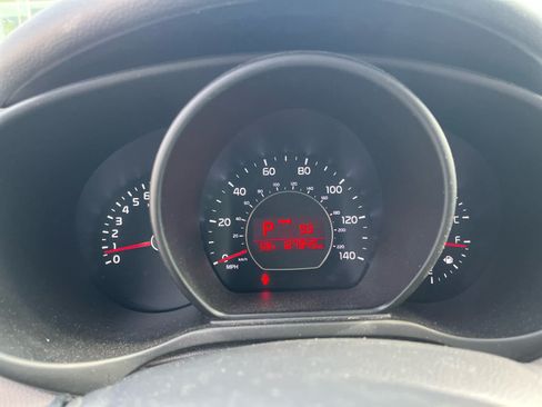 Used 2016 Kia Soul + FWD image 8