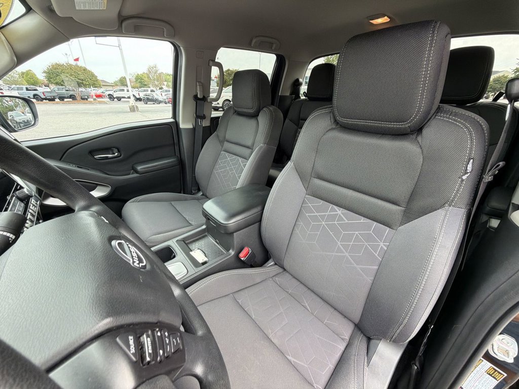 Used 2025 Nissan Frontier SV RWD image 11