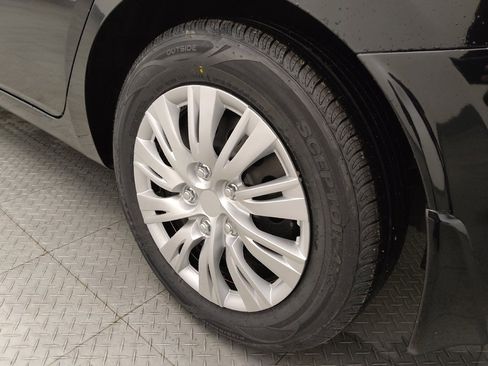 Used 2021 Nissan Versa S image 31