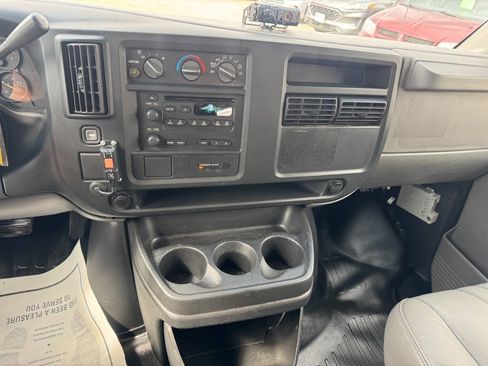 Used 2006 GMC Savana 1500 Passenger RWD image 19