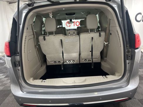Used 2018 Chrysler Pacifica Touring Plus image 17