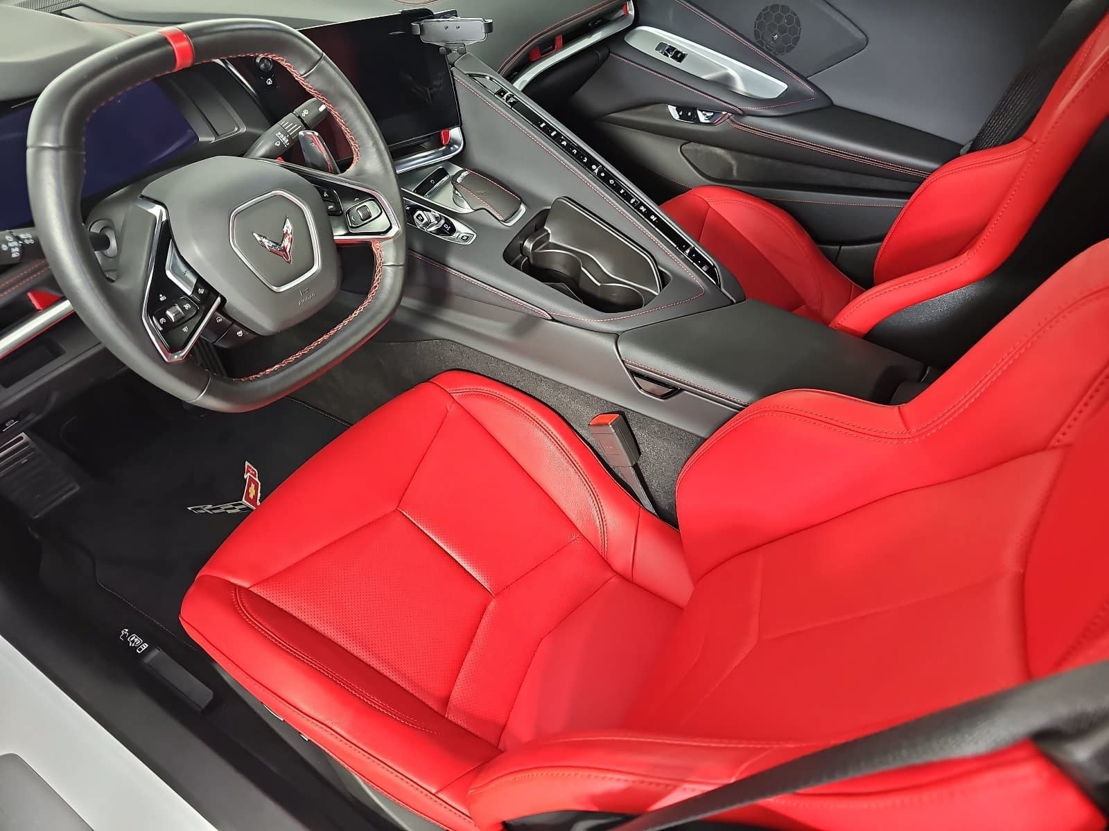 Used 2024 Chevrolet Corvette Stingray Convertible w/ Z51 Performance Package RWD image 13
