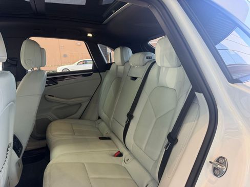 Certified 2023 Porsche Macan AWD/4WD image 12
