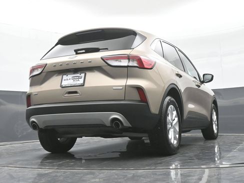 Used 2020 Ford Escape SE FWD image 40