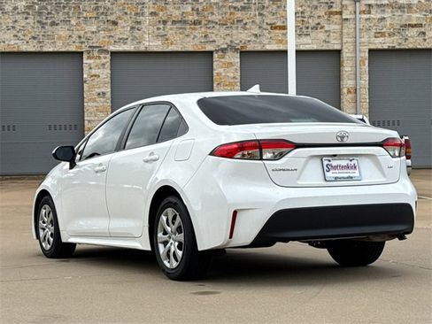 Used 2024 Toyota Corolla LE image 6