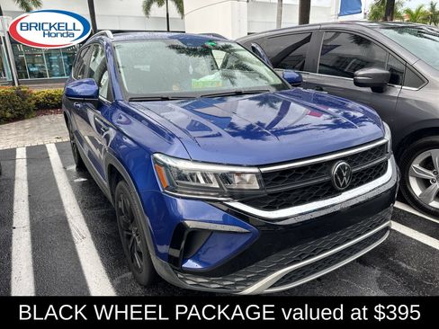 Used 2024 Volkswagen Taos SE w/ Black Wheel Package FWD image 1