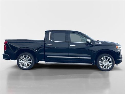 Used 2025 Chevrolet Silverado 1500 High Country AWD/4WD image 9