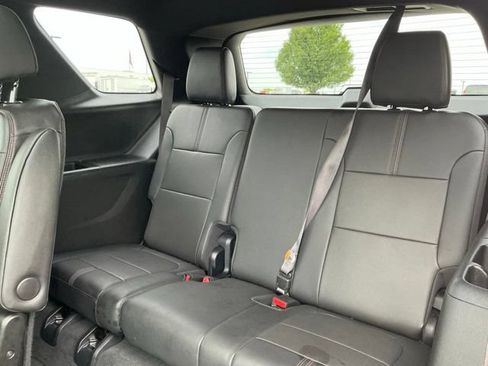 Used 2023 Chevrolet Traverse RS AWD/4WD image 36
