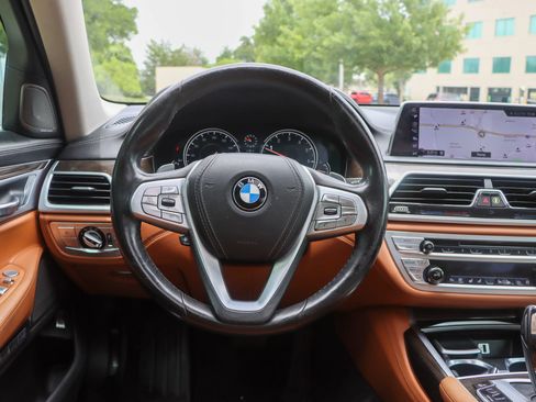 Used 2017 BMW 750i xDrive AWD/4WD image 28