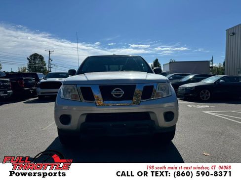 Used 2014 Nissan Frontier SV image 3