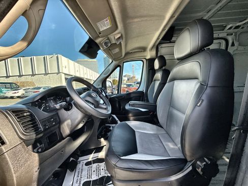 Used 2024 RAM ProMaster 2500 w/ Convenience Group image 13